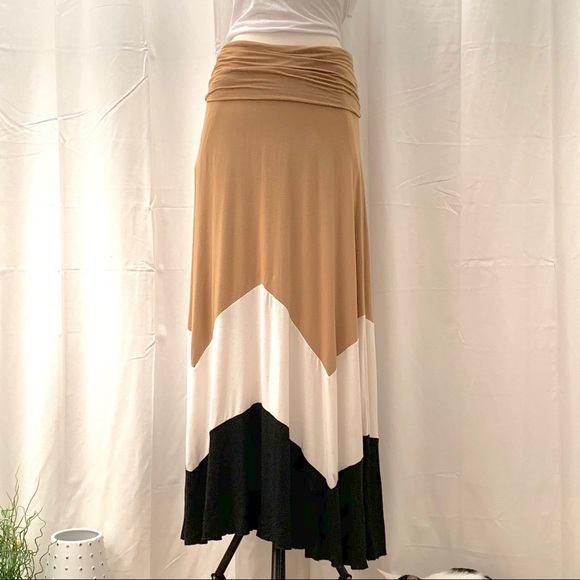 Convertible Maxi Skirt/Suspender Dress - Picture 2 of 6